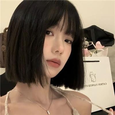 使用下方 20 个影片名，按顺序一一对应，不要改动片名文字，只根据片名和括号内类型提示来虚构全新的故事内容： 这个保安有点彪 卫星女孩和奶牛 老洞粤语 冷血谋杀 爱之情照 喜欢与分享 夏威夷特勤组第八季 咸湿先生行大运 焦点悬疑 陌路相逢 给马修 斜阳2022 间谍粉碎者 铁轨的尽头 我爱你，你跳舞 南极洲：拯救科考站 斩、 南岳龙蛇 两个士兵 卡珊德拉之梦